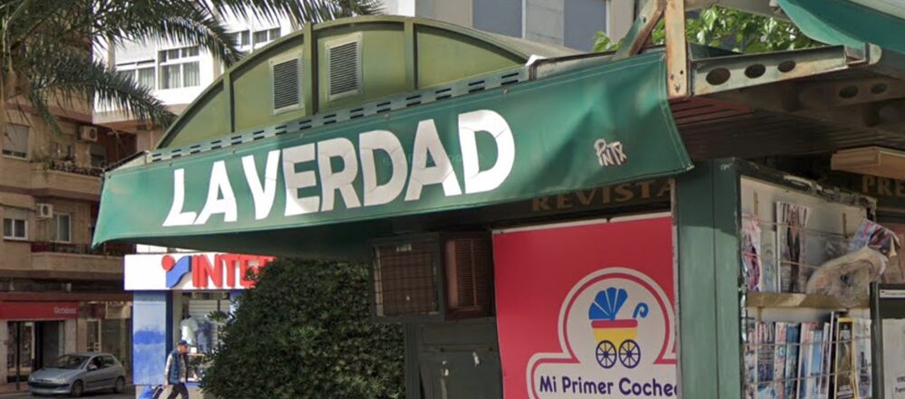 Marquesina verde del kiosko en El Carmen